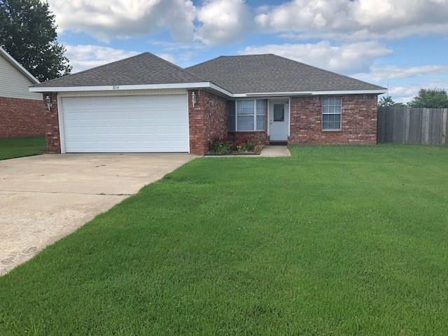 CENTERTON BUZZ. Growing community within the Bentonville School District! Churches, shopping, restaurants, parks to explore & fish, quick access to XNA Airport & WalMart Campus less than 7 miles! One level, 3 bedroom (split floor plan), 2 bathroom. Large living area & open concept to dine area + chef friendly kitchen. Private rear yard w/ wood privacy fence & just the right size to maintain:) Full kitchen appliance package-as is. 2 car garage offering workshop space + attic storage. Tenant occupied through July 2026. 24-hour notice for show appointments, Monday thru Friday. Showings start June 1, 2026.