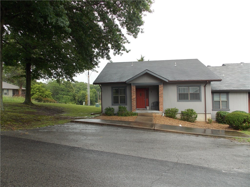 What a Great Location!! Close to Metfield Park, Tennis, Swim, Back 40 Loop, Golf at Brittany or Dogwood.
2 Bedroom, 2 Bath, open floor plan that looks out to back deck. Dogwood golf course & Tennis courts in your view.