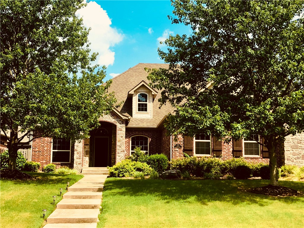 Beautiful corner lot, 4-bedroom, 3.5-bath home, in the wonderful Quailridge Neighborhood. Lots of flexibility in this home: use the downstairs front room as an office or bedroom, or use the upstairs as a bedroom/office/bonus room with its own full bath, depending on your needs/lifestyle. 3-car garage with a Tornado SAFE ROOM.  Fenced back yard. This active neighborhood features 2 parks, a basketball half-court (which doubles as a pickleball court), an outdoor pavilion for gatherings, a community pool, and a clubhouse. Great location off of Greenhouse Road between Airport Road/12 and SW 14th St/102, less than 10-minute drive to all things Downtown Bentonville, Walmart Home Office, multitudes of biking trails in NWA, Crystal Bridges Art Museum, Bentonville airport (XNA), and so much more.