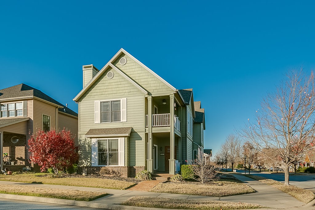 Location,Location,Location. Allencroft Subdivision featuring Craftsman style homes. This amazing 4 bed/2.5 bath home features an open feel with hardwood flooring, granite counters, tons of natural light, upstairs and down sunrooms. The master suite features its own fireplace, and balcony overlooking neighborhood green space. Large closets, walk in pantry, spacious laundry room. Just steps away from walking/biking trails and walking distance to Crystal Bridges/Amazeum and Memorial Park. Truly a must see