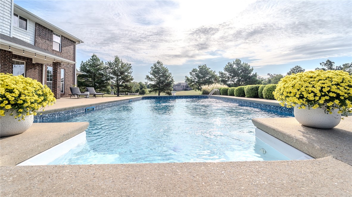 Soaring Hawk Sub Cave Spgs - Residential