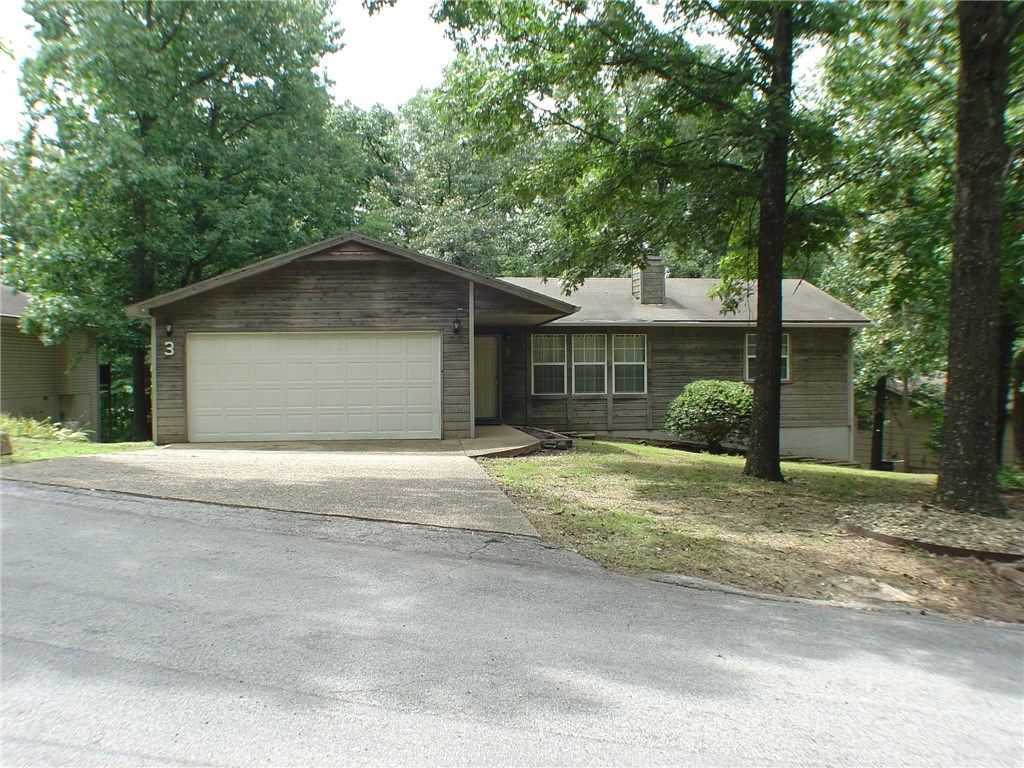 Cute 3 bedroom home, in excellent location with convenient access to Hwy 71. 3rd bedroom does not have a closet. Nice deck for entertaining. Absolutely NO pets. 6 mth lease.