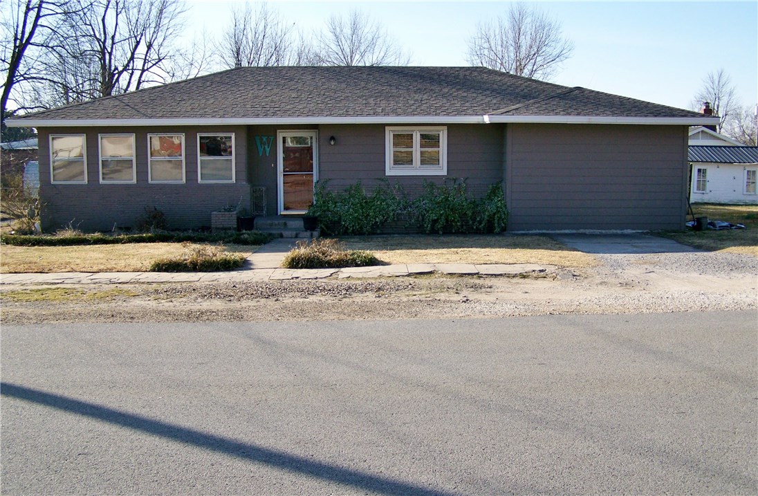 Beautiful, well taken care of home located in the heart of lincoln. Located just right off the town square, still enjoy the peace and quite of a small town. This home has been updated with beautiful hardwood floors, granite and ceramic tile counters, tile backsplash, bathroom and kitchen fixtures, and other hardware. New roof in 2016. Move-in with no work needed! Detached garage offers work space and storage. Nice back patio along with large back yard for the kids to play.