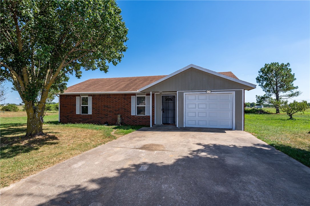 Beautiful and well kept 3 bed, 2 bath home in a private cul-de-sac. Home features a very open floorplan with large bedrooms. Schedule a showing before its gone! All applications are online at MetroRentsNWA.com