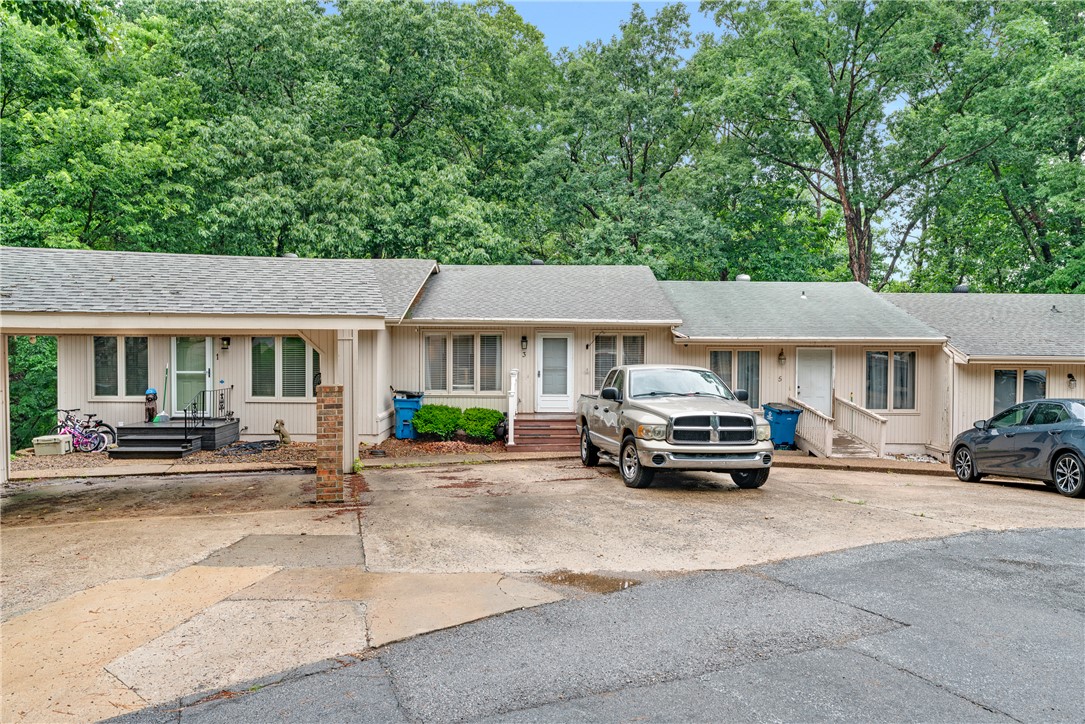 Townhouse Tct 3 A/K/A Drake Court Bvv - Residential