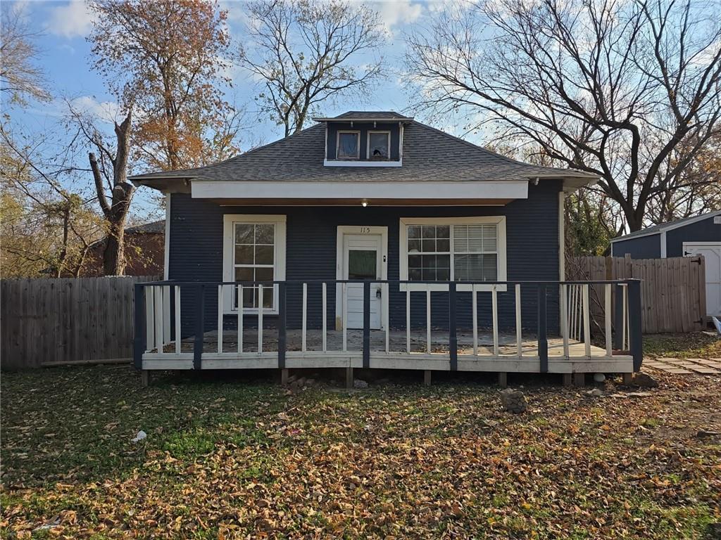 Calling investors, flippers & project seekers! This house is what you are looking for....your next project! Quiet neighborhood in town featuring NEW roof. Large kitchen, front porch, shaded backyard---lots to love. Potential is ENDLESS with YOUR imagination. Great as a starter home or investment rental or flip.