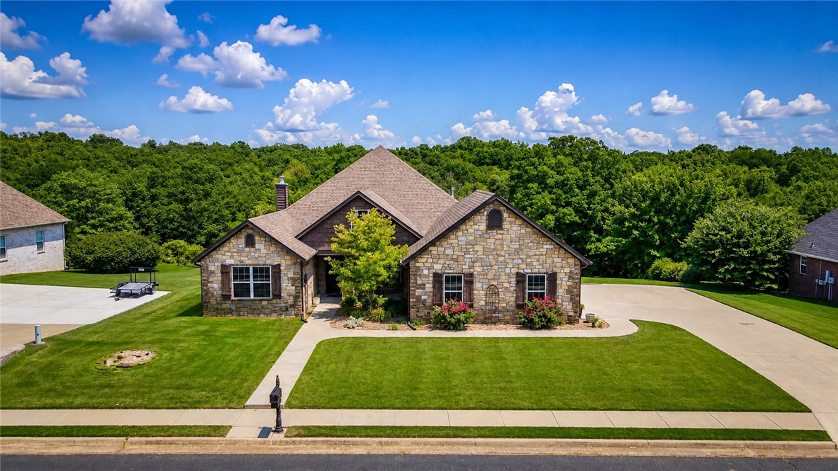 Enjoy quaint country living in Hunt's Lakeside Estate. This well-built home provides a split floor plan with 3 Bedrooms, 2 Full Bathrooms, plus an Office/Study all on one-level. A large living area and spacious kitchen make an ideal space for entertaining guests. Additional features include a walk-in pantry, laundry connected to primary suite, 3 car garage, mud bench, and beautiful seasonal views. Private neighborhood lake access makes this home the perfect setting for outdoor adventures. Schedule your showing today!