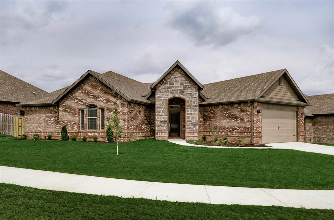 3 BR 2 BA HOUSE WITH OUTDOOR F/P, GRANITE,  REAL WOOD FLOORS AND CUSTOM TRIM PKG. Great location!