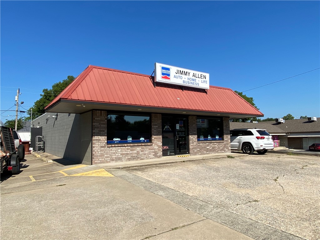 Newly remodeled office space in the heart of Siloam Springs! This 1,748 square foot space features 5 private offices, a large conference/meeting room, breakroom, two restrooms and storage. The property is located just north of US Hwy 412, the primary thoroughfare of Siloam Springs. Pictures of additional tenants finished space included to show what available space will look like after remodel is complete.