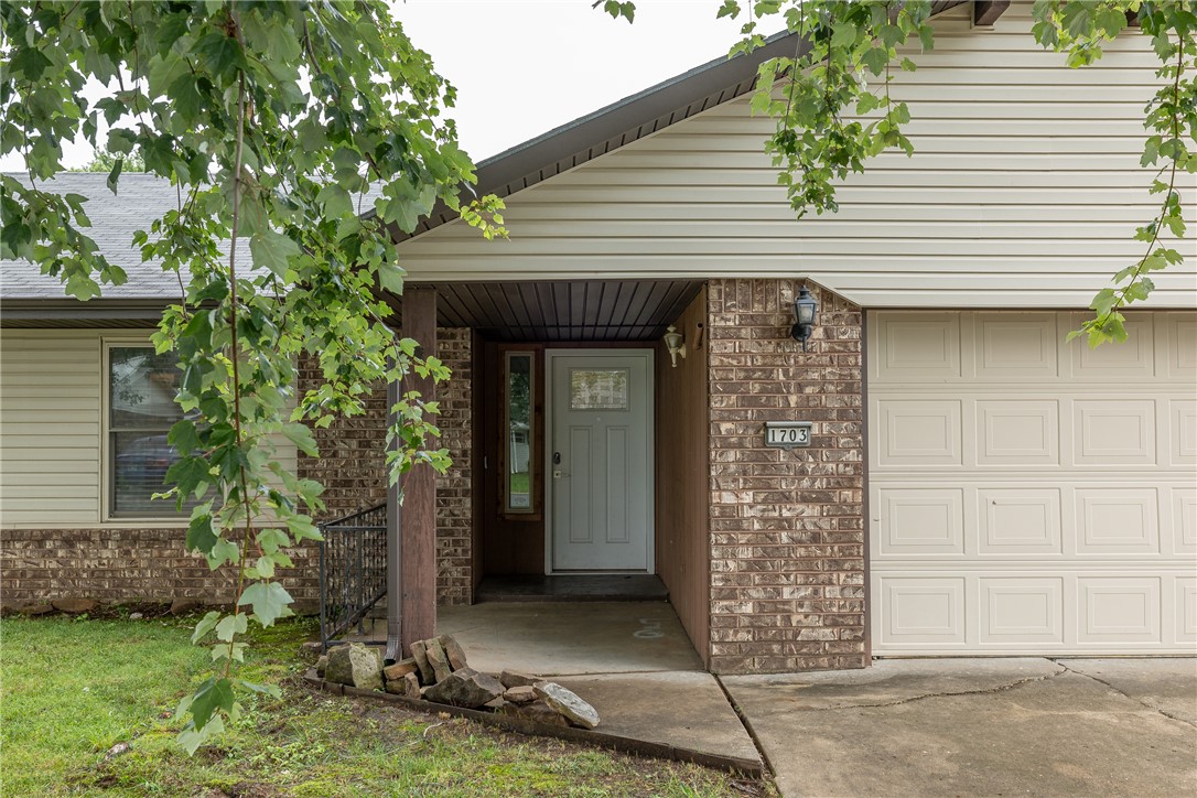Completely renovated & move-in ready, this traditional ranch-style home offers 3 bdrms & 2 baths in a highly convenient Bentonville location. Thoughtfully updated throughout, the home features granite countertops, gas range, & a full suite of appliances that convey. Unique bonus space provides a hidden office, perfect for working from home, creative projects, or additional storage. Generous closet space throughout the home adds to its functionality & comfort. Step outside to enjoy the fully fenced backyard, complete w/ a storage building ideal for lawn equipment, tools, & outdoor gear. The property is situated along the Razorback Greenway. Conveniently located approximately 0.3 miles from the Walmart Home Office, just 4 minutes from downtown Bentonville, & close to BHS. Commuting is simple w/ quick access to I-49, while nearby shopping, dining, parks, & entertainment provide everything you need within minutes. This beautifully updated home combines modern finishes, practical spaces, & an unbeatable location.