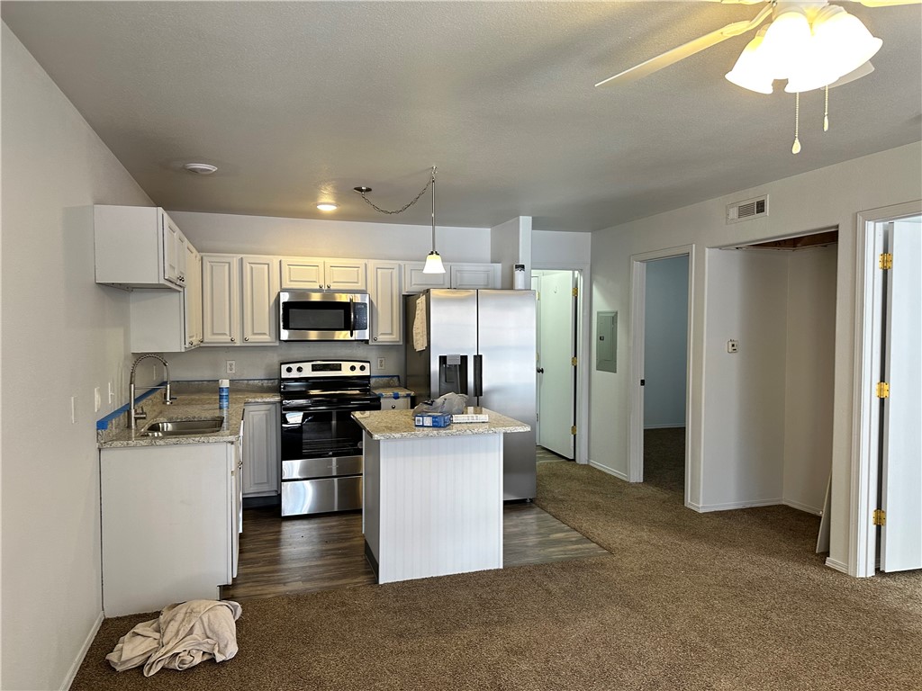 Quiet country living close to Crystal Lake just inside city limits. Spacious 2
bedroom 1 bathroom units. Free wifi. Recently remodeled. Granite counter tops.
Stainless steel appliances. Fridge, oven range, dishwasher, and microwave included. On site coin operated laundry room.