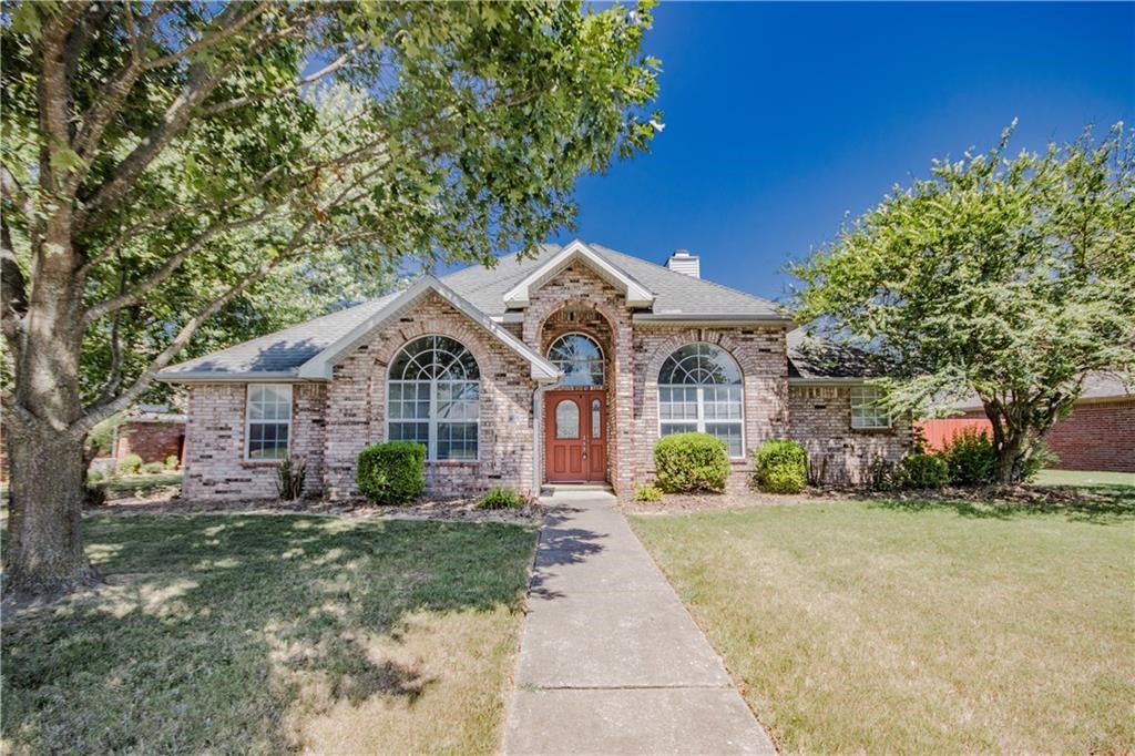 Great 3 bedroom 2 bath home in The Orchards in Bentonville! Home comes with all appliances, fenced yard, 2 car rear entry garage, fireplace, formal dining room plus eat-in-kitchen. Located close to schools and the WM home office! Ready to move in! Come see it today