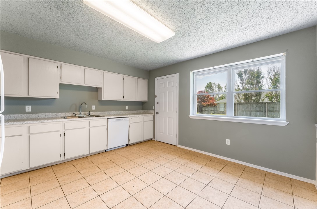 Oak Hill Iii Ph 1 Rogers - Residential Lease
