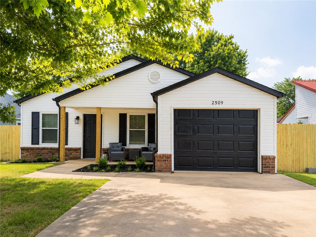 This recently renovated 3 bed /  2 bath home offers a comfortable, fully-furnished, move-in ready space ideal for traveling professionals, corporate stays, healthcare workers, or anyone looking for a month-to-month stay. The home features an open-concept living area and fully equipped kitchen. The primary bedroom includes a queen bed and ensuite bathroom. The second bedroom has a double bed, and the third bedroom has a twin with trundle, as well as a desk. 

All utilities and appliances are included in rent. Pets will be considered.