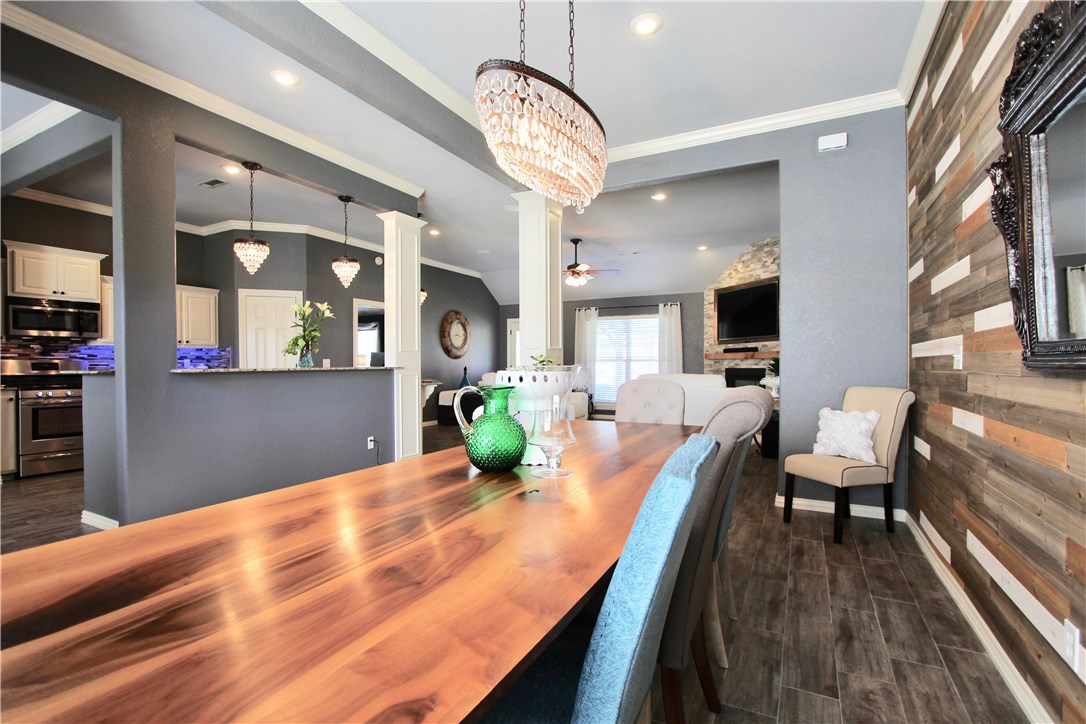 Gorgeous recently updated home just minutes from Fayetteville. Newly remodeled kitchen and dining room with new appliances that are included and granite countertops. The details of this home are incomparable. With the the beautiful mountain view to your east and the beauty inside, this house is a dream. For the right price the seller is willing to leave the tv over the fireplace and the custom made farmhouse dining table.