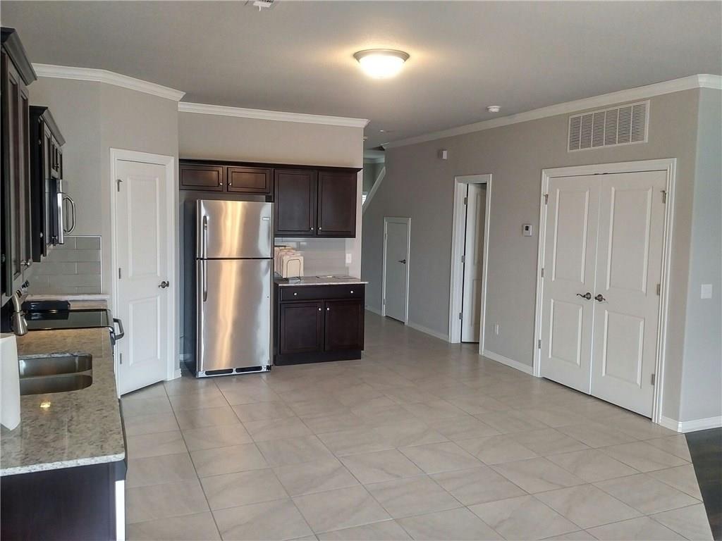 SHADOWBROOKE AT THE PEAKS HORIZ PROP RE - Residential Lease