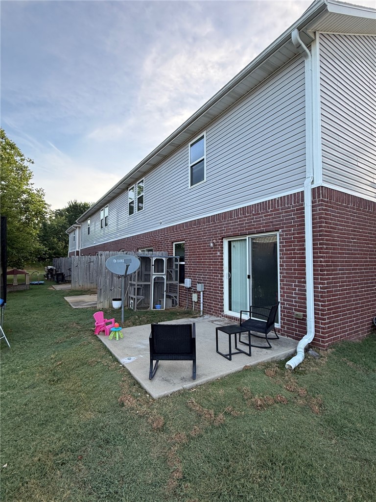 SHADOWBROOKE AT THE PEAKS HORIZ PROP RE - Residential Lease
