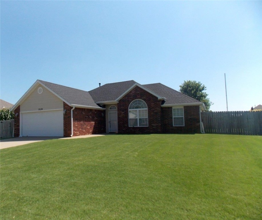 Well kept house in nice family neighborhood. New roof 2015, new water heater 2016. Nice kitchen with large eating area. Large family room. 2 car garage. Hurry, will sell very soon.