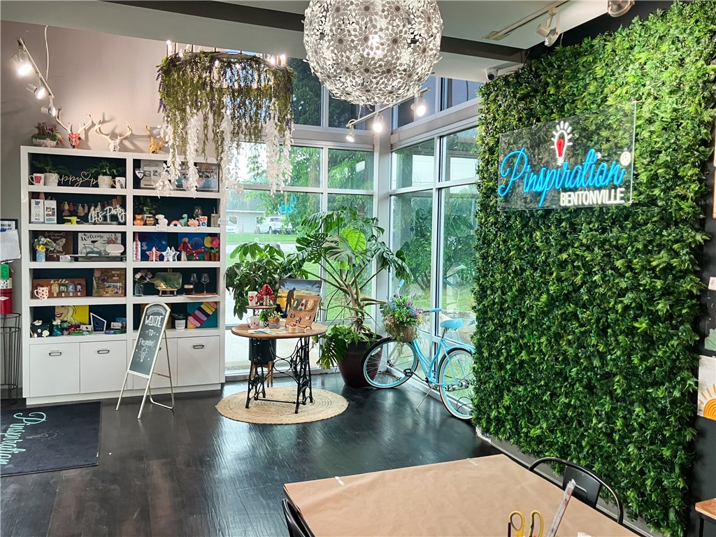 Van Zanvoord Add Bentonville - Commercial Lease