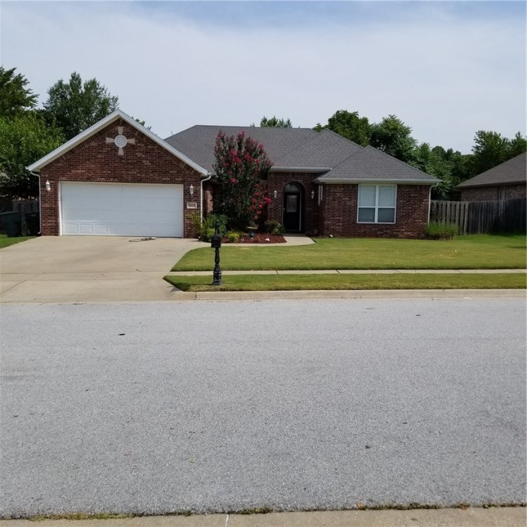 Nice 4 bedroom, 2 bathroom home in West Fayetteville. Home features open living room & kitchen with all appliances, gas log fireplace, formal dining area & breakfast nook. Laminate wood flooring in living room & dining, nice master suite complete with separate shower & Jacuzzi tub. Big fenced in yard with covered patio & deck.