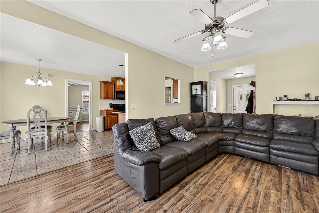 Welcome to this charming, move-in ready single-family home located in Centerton. This well-maintained 3-bedroom, 2-bath home offers a comfortable living space—perfect for first-time buyers or anyone looking to settle into a great community.
Step inside to find a functional and inviting layout designed for everyday living. The home has been thoughtfully updated with major improvements, including a new HVAC system (2025), roof (2021), and water heater (2022), providing peace of mind for years to come.
Enjoy outdoor living in the fully fenced backyard featuring a wood privacy fence—ideal for pets, kids, or entertaining. Conveniently located near local schools, parks, and everyday amenities, this home combines comfort, value, and location.