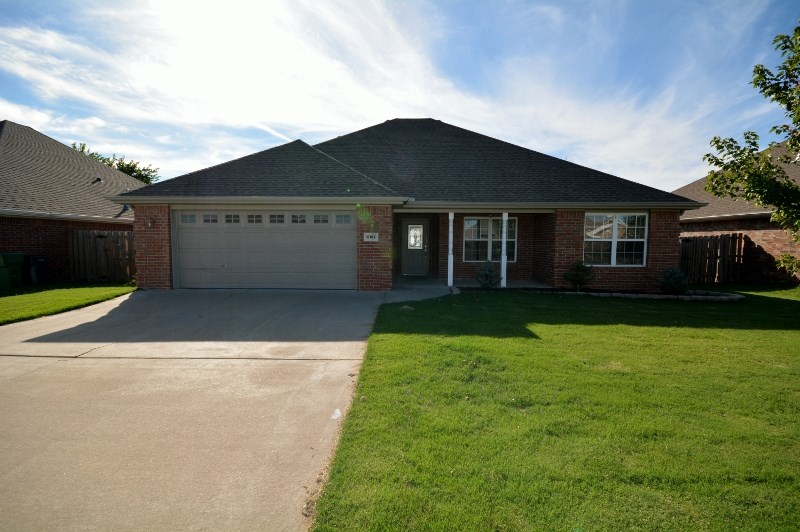 Beautiful 3 Bedroom 2 Bath home in the Bellview Subdivision--Just seconds from I-49 and minutes from the promenade Mall and Downtown Bentonville. This all brick home features granite counters, tile & carpet floors, high ceilings, and a fully fenced yard.,This is a must see property in a well established neighborhood.