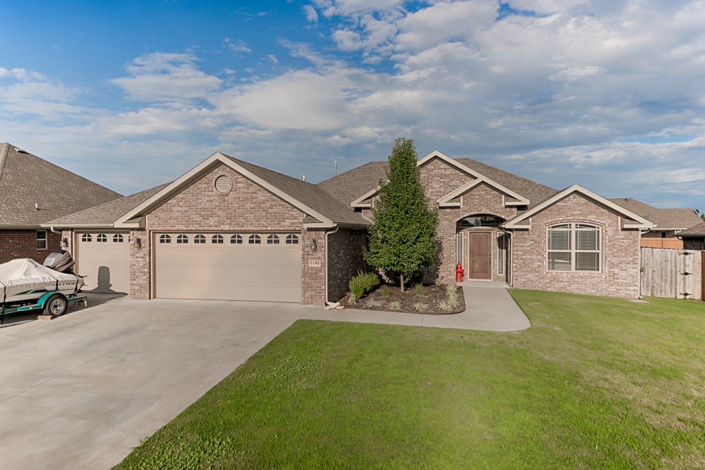 Very clean, one owner home. 3 bedrooms plus an office (or formal dining room). Split floor plan, open feeling. Granite counter tops and stainless steel appliances. Beautiful tiled master shower and separate Jacuzzi tub. Huge covered back patio facing East. All brick and a 3-car garage. Home built by Steele Development 2014.