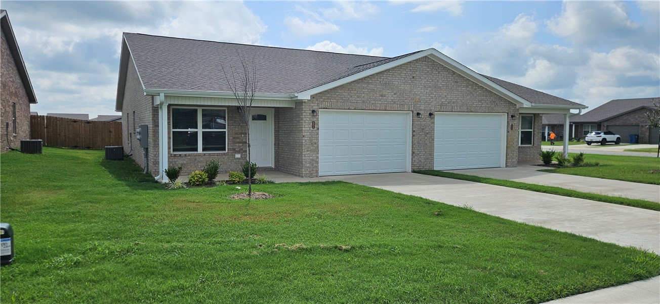 Brand new duplexes in Bentonville close to NWA Regional Airport for lease. Home features 3 bedrooms, 2 bathrooms, 2 car garage, LVP throughout home, granite countertops, ceiling fans, open floorplan, covered back patio for grilling/entertaining, fenced in yard and all appliances included. 1 month free rent with all 1 year leases signed by October 1, 2026.