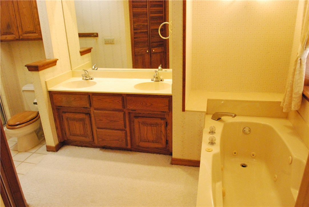 Campbells Countrywood Estate Rogers - Residential