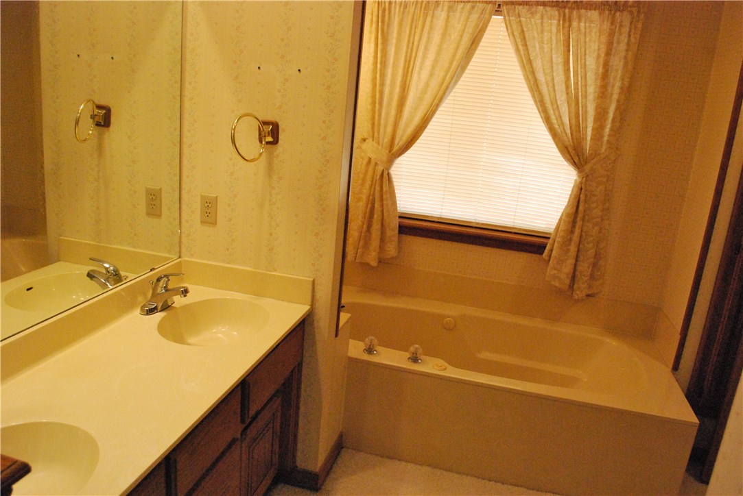 Campbells Countrywood Estate Rogers - Residential