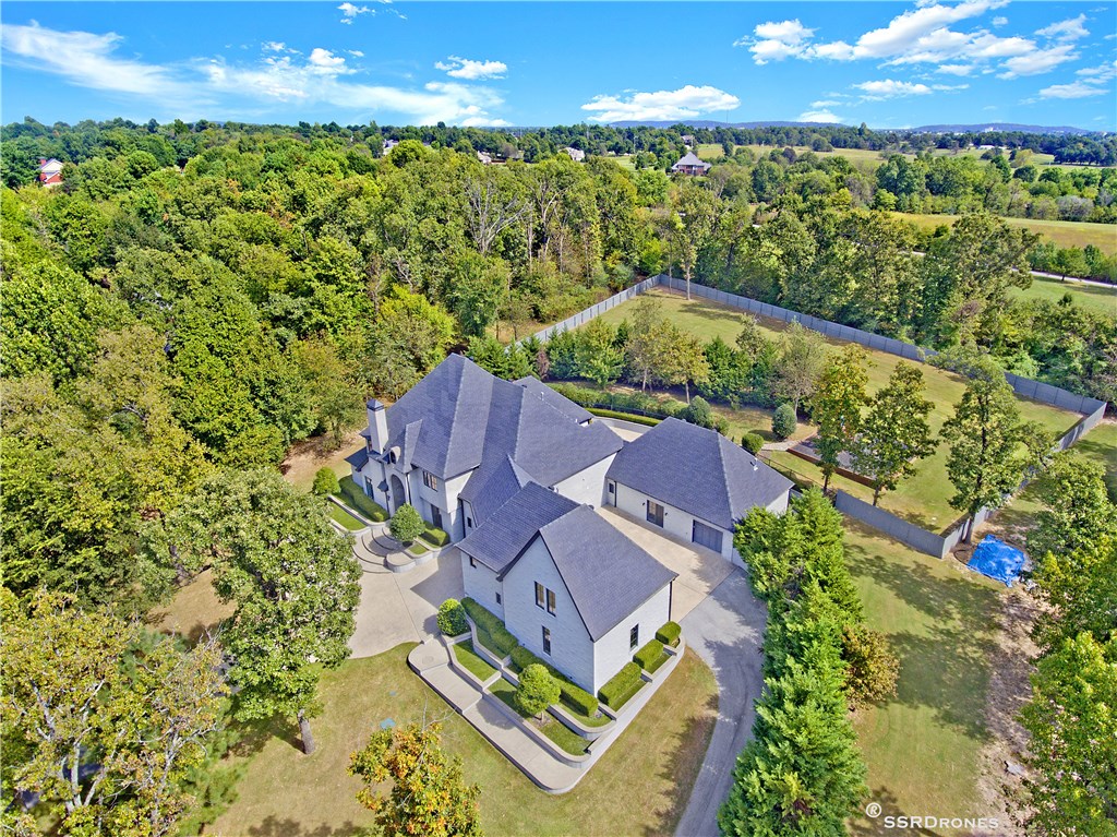 Incredible property in the heart of Springdale off Don Tyson Express Way. This gorgeous estate sits on
almost 3 acres. You will love the sophisticated metropolitan style and high end finishes. Originally built by
Celtic Construction. All bedroom have ensuites including a steam shower in the master bath. The bonus
room has a private entrances and ensuite bath also. Large theater room on main level. Enjoy the heated
splash pool with built-in hot tub year round. The grounds are well manicured.