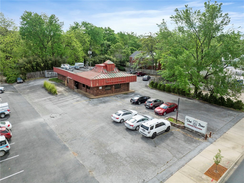 Turnkey restaurant for sale near the University of Arkansas! Features include a large furnished dining area and fully equipped commercial kitchen. With high-visibility along N College Ave, property has potential for various retail uses or redevelopment.

Owner has occupied for 23 years with proven success.
All furniture and equipment can transfer with sale.
Approx. 97 ft of road frontage & 25,000 CPD.
Large paved parking lot with all utilities on site.
Minutes from UofA, UAMS, VA Medical Center, & Dickson St.