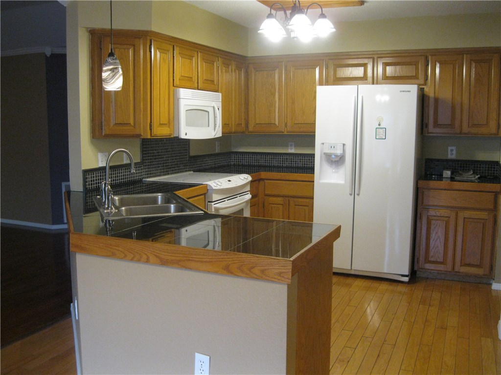 Renfrew Sub Bvv - Residential Lease