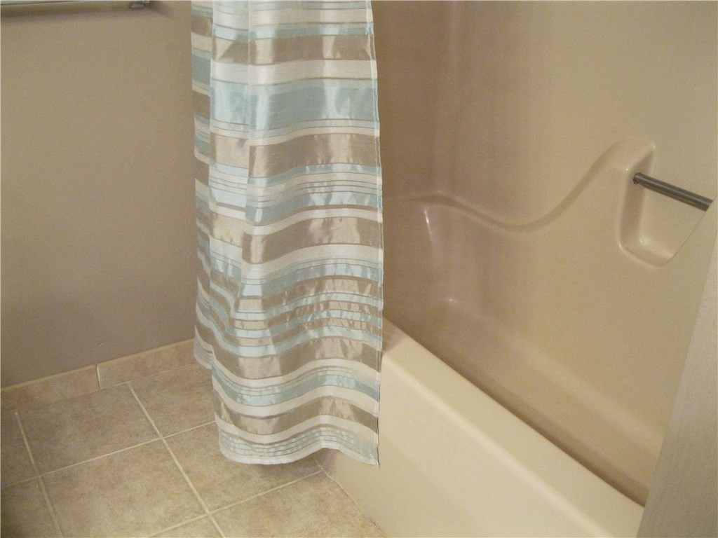 Renfrew Sub Bvv - Residential Lease