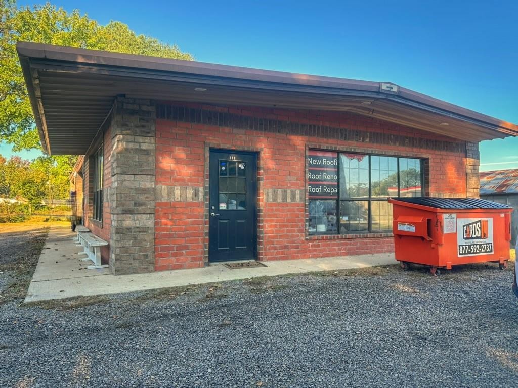 Commercial Building with Warehouse — West Side Location!

Great opportunity on the west side of town! This spacious commercial building includes a warehouse area and was operating as a T-shirt and printing business. The property offers excellent visibility, easy access, and flexible space suitable for retail, office, or production use.

All existing business equipment can be purchased separately — ideal for someone looking to continue the current operation or start a new venture.

A versatile property with tons of potential — don’t miss​​‌​​​​‌​‌​​​‌‌​​​‌‌‌​​‌​​‌‌​​​​ out!