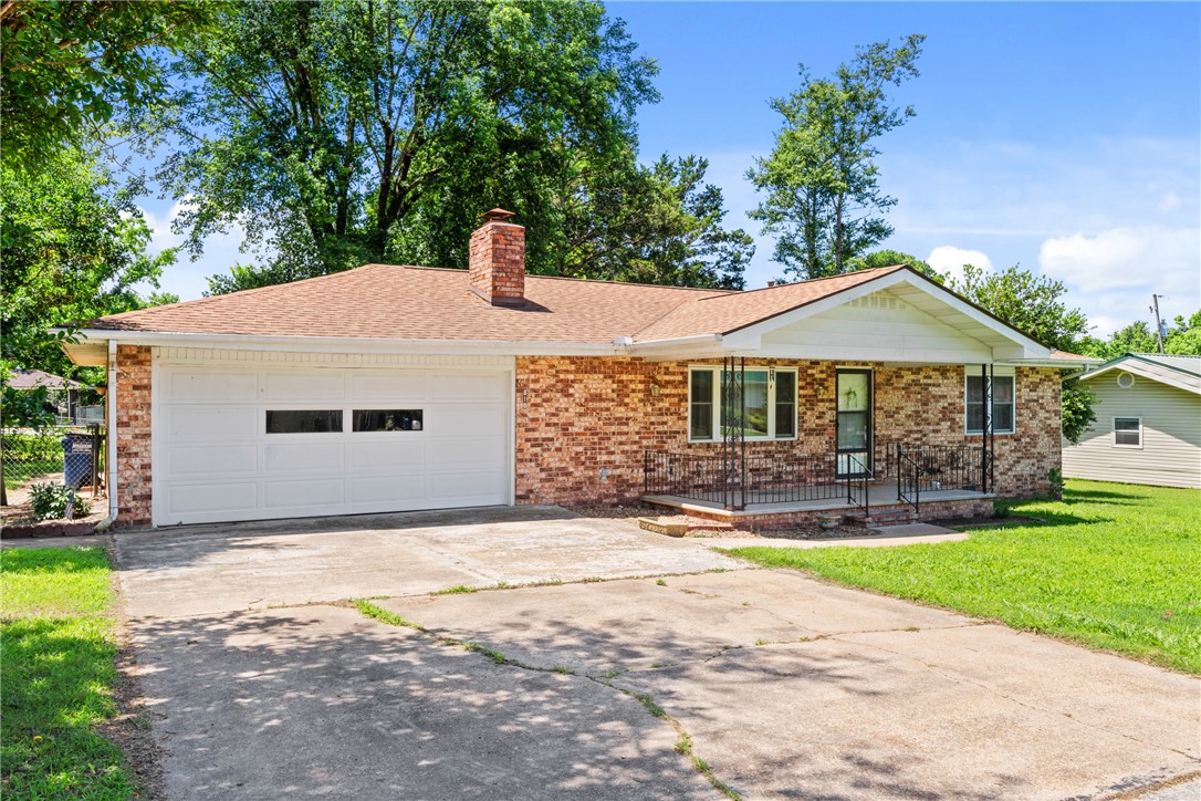 This is one of those homes that doesn’t come around often. Right in the heart of town, it offers the convenience everyone wants plus two additional lots. You’re just minutes from the hospital, shopping, dining, and daily necessities, making life here easy and efficient.
Whether you envision a larger yard, a future build, or an investment opportunity, this property gives you options without sacrificing location. It’s comfortable, well-situated, and full of potential—an in-town home that truly stands apart.
Buyer to verify lot dimensions.