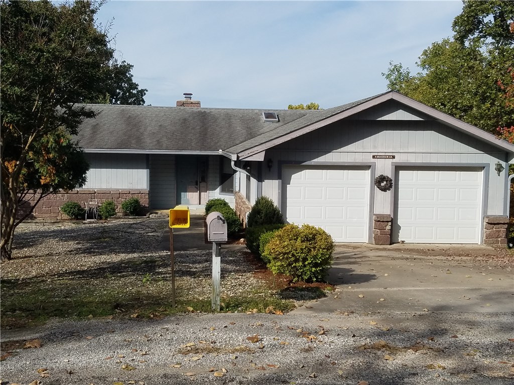 Great one level home on cul de sac. Big view in back. Split floor plan with jetted tub and stall shower in Master BR.  Beautiful Heatilator fireplace made of Hackett stone. Enjoy beautiful views from the covered back deck. Enjoy your hobbies in the large walkout shop area. Newer heat pump, water softener and water heater. Close to Table Rock Lake marina and 27 holes of golf.