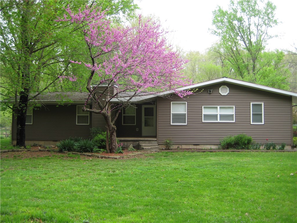 Wonderful 3 bed & 2 bath house in Little Flock! Appliances include refrigerator, range, dishwasher, microwave, washer & dryer.