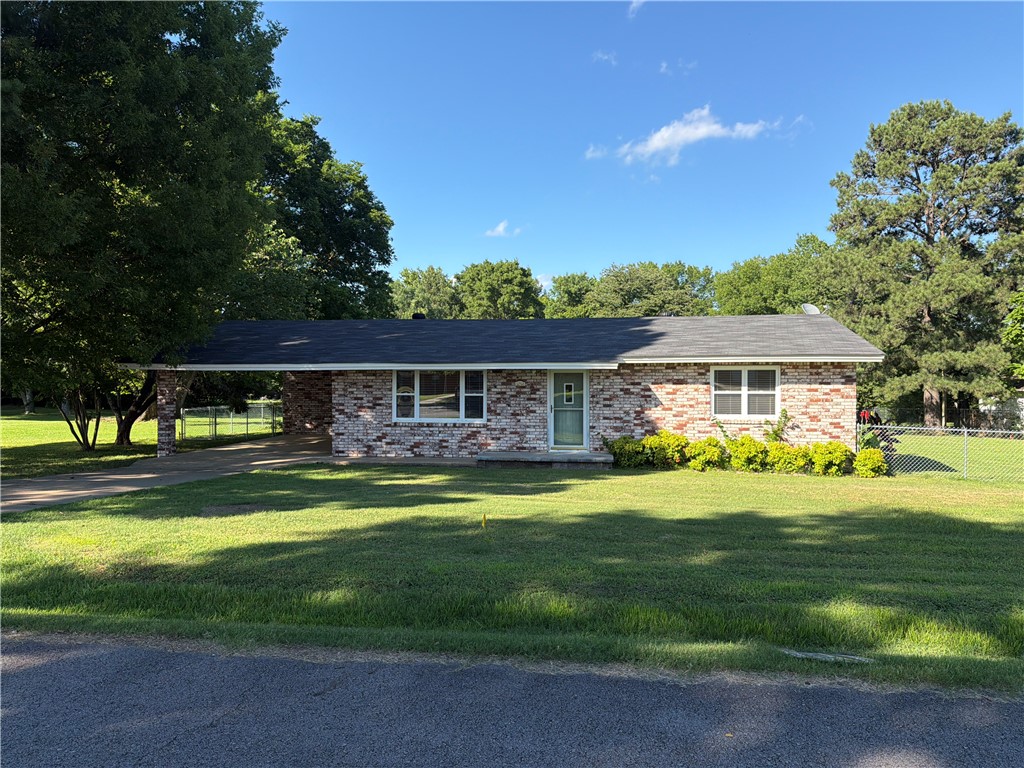 Welcome to 194 Oak Street! Nestled in a quiet, peaceful pocket of Knoxville, this charming single-family home offers the perfect blend of small-town comfort and everyday convenience. Boasting approximately 1,100 square feet of efficiently designed living space, this property is an exceptional find for first-time homebuyers, downsizers, or savvy investors looking to expand their portfolio.
Step inside to find a welcoming floor plan that maximizes space and natural light. The main living areas provide a cozy atmosphere for relaxing or entertaining guests. The home features 2 comfortable bedroom[s], a well-appointed full bathroom, and a functional kitchen space that serves as the heart of the home.
Outside, the property sits on a spacious lot that offers plenty of room for backyard barbecues, gardening, or creating your own private outdoor oasis. Located just minutes from local amenities and with easy access to major roadways, you will enjoy the serene pace of Arkansas living without sacrificing convenience.