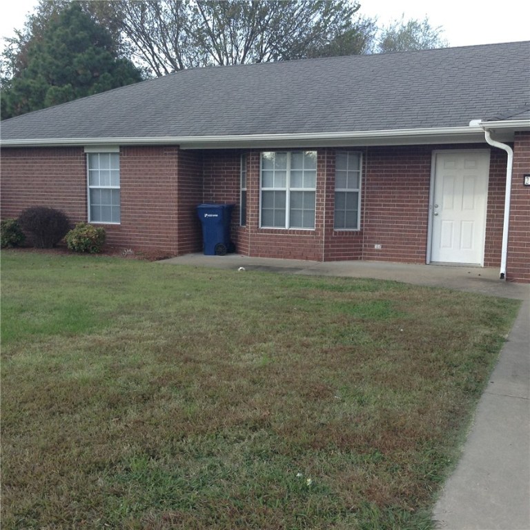 Very nice 3 BR/2BA all-brick duplex.  Hookups for Washer and Dryer in Unit.  1 Car Garage.  All lawn care is provided.  No pets​​‌​​​​‌​‌​​​‌‌​​​‌‌‌​​‌​​‌‌​​​​ please.