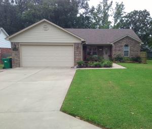 This newer 3 bedroom, 2 bath, immaculate home sits in a quite neighborhood, close to Russellville High School and Oakland Heights Elementary, and is within 3 miles of Arkansas Tech University.  The home offers tray ceilings in the living room and master bedroom, has loads of storage, and neutral wall coloring and flooring.  A great covered back deck for entertaining or relaxing.  This home was built in 2013....A MUST SEE.