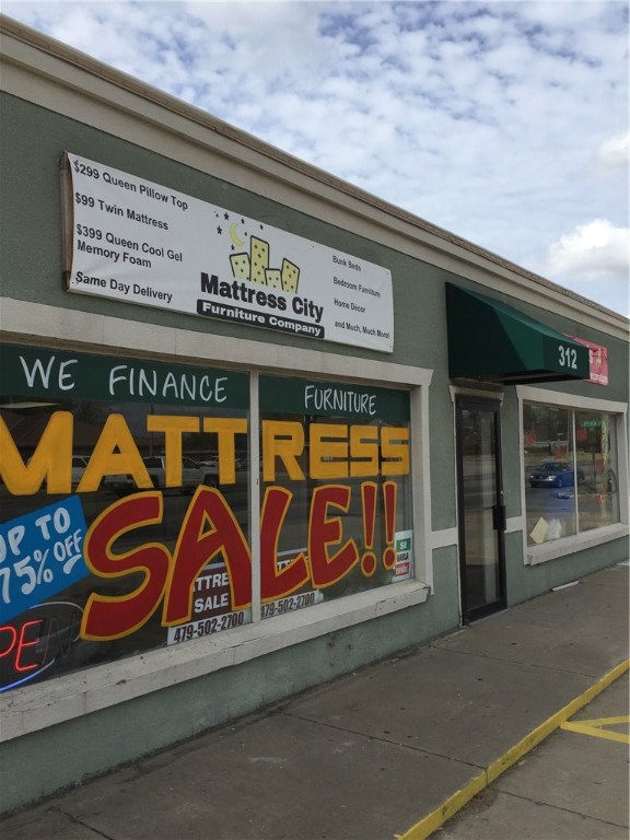 The property sits on NW Arkansas busiest Hwy, great frontage, coner lot. Close to schools and Springdale Business district.
