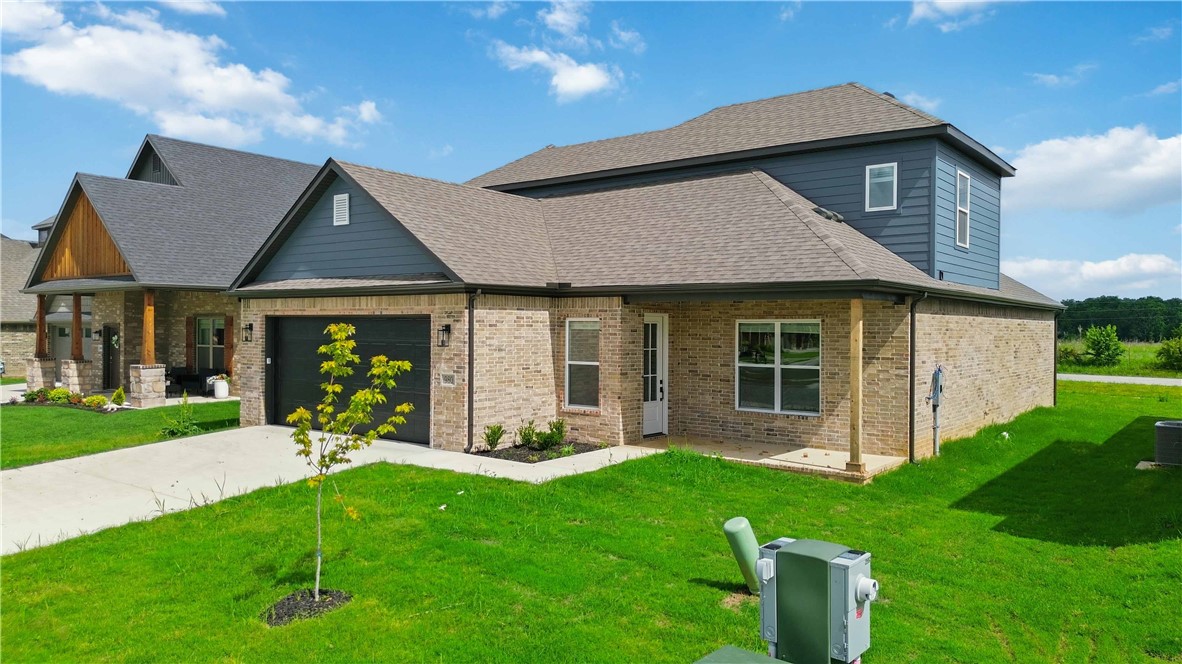 Be the very first to call this newly built 2026 Centerton home yours! This spacious property has never been rented before and offers abundant natural light throughout. Located just 8 minutes from Bentonville West and only 2 minutes from Grimsley Junior High, convenience is at your doorstep.
 
The home comes equipped with a stove, dishwasher, and microwave, plus laundry and fridge hookups for easy living.

FEATURES:
NEWLY BUILT house - Never before lived in. 
8 Minutes from Bentonville West High, and 2 minutes from Grimsley Junior High. 
Stove, Dishwasher, Microwave included! Laundry and fridge hookups available. 
Large home with plenty of natural light. 
Fenced yard to be installed after tenant placed.