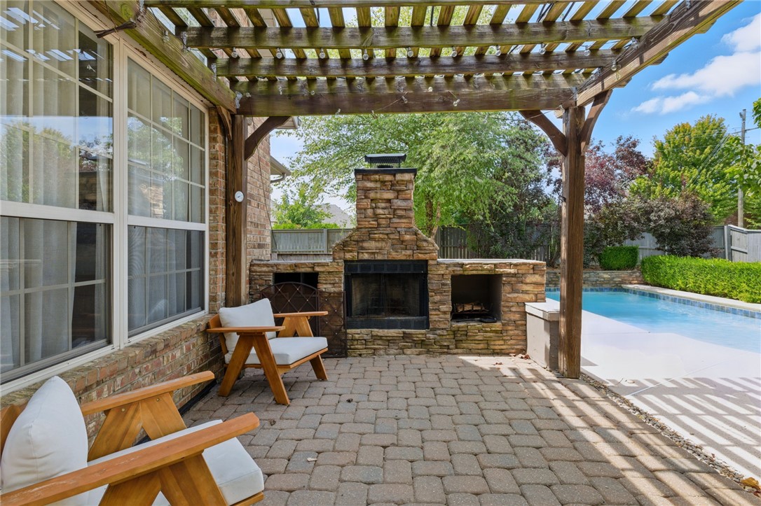Beautifully updated home in the sought-after Pinnacle Gardens neighborhood of SW Rogers. Situated on a large corner lot, this home offers two primary suites (one on each level), new lvp flooring, new stair runners, and updated light fixtures. The flexible layout includes two living areas, a bonus room, and a flex space currently used as a gym. Outdoor amenities feature a pool with new pump, extended covered patios, pergola, fireplace, and private landscaping. Ideally located near I-49, Pinnacle Hills Promenade, Walmart AMP, Mt. Hebron Park, and surrounded by some of Rogers premier communities.