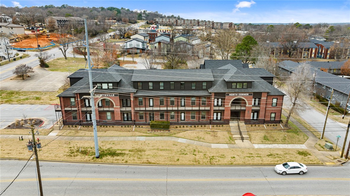 North Corner Condos - Luxury, Security & Location, All in One. Newly renovated & just steps from the
University of Arkansas, North Corner Condos is a boutique 19-unit community perfect for students or
investors. Unbeatable Location: Very close walking distance to University of Arkansas, Razorback
Greenway, Dickson Street, Goat Lab Brewery/Restaurant shops, & bus stop at your door. Fully Renovated: New roof, windows, paint, gutters, and HVAC—move-in ready & low-maintenance. Modern Interiors: 3 designer packages include granite counters, premium fixtures, full appliance sets. Secure Living: Owneronly access to upper floors, keyless entry, cameras, & fire suppression system. Whether buying for your student or as a smart investment, North Corner Condos offer prime real estate in Fayetteville’s most desirable student hub. Multiple units with several different floor plans available. 2 and 3 bedrooms, all 2 full baths. Images featuring staged furniture depict model units. Individual units may vary in layout and finish.