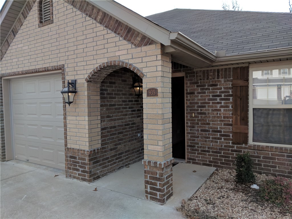 3 bedroom, 2 full bath, Brick Duplex with 100% Fenced Yard. We mow the yard and provide all lawn and landscaping maintenance. We keep the outside of the home in immaculate condition. Family neighborhood, clean and quiet. Like new home, freshly painted, 1 car garage with wash/dryer hookups.  If you have pets it will be a Non-refundable Pet Fee of $250, plus additional $25 a month.