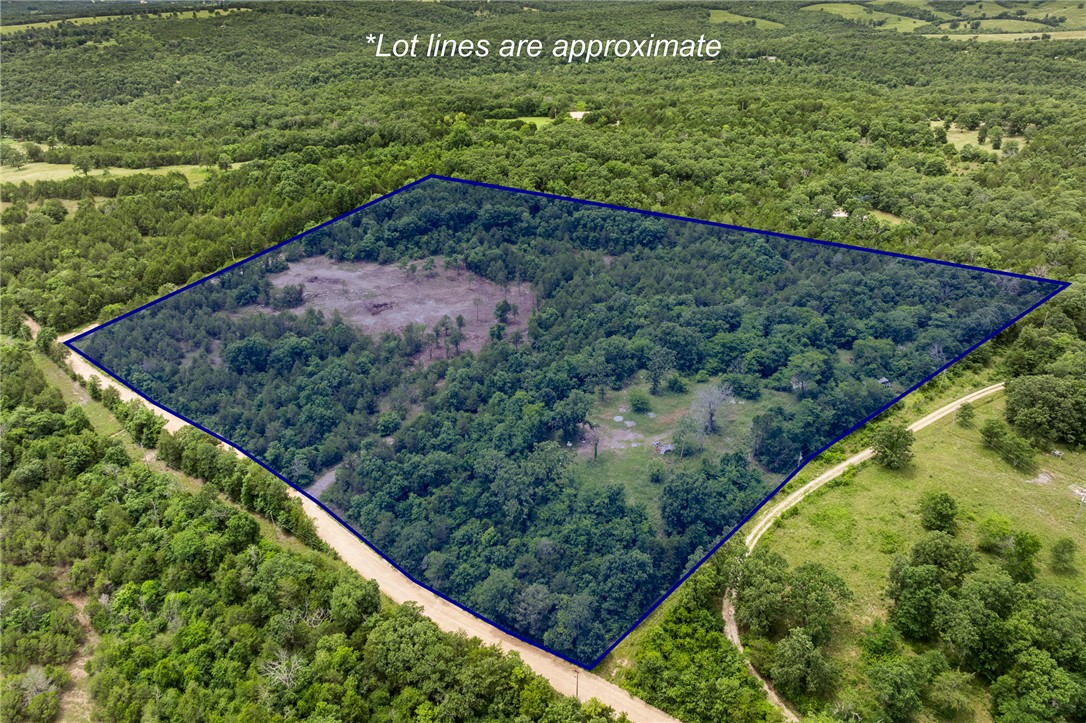 Perfect land to build!!! Just over 17 acres with well and septic! Perfect for your custom home, located within minutes from Branson, MO, Table Rock Lake or Bull Shoals Lake. come take a look today!