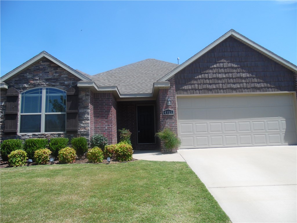 must see 3 bedroom/2 bath house in Rogers. Great location!