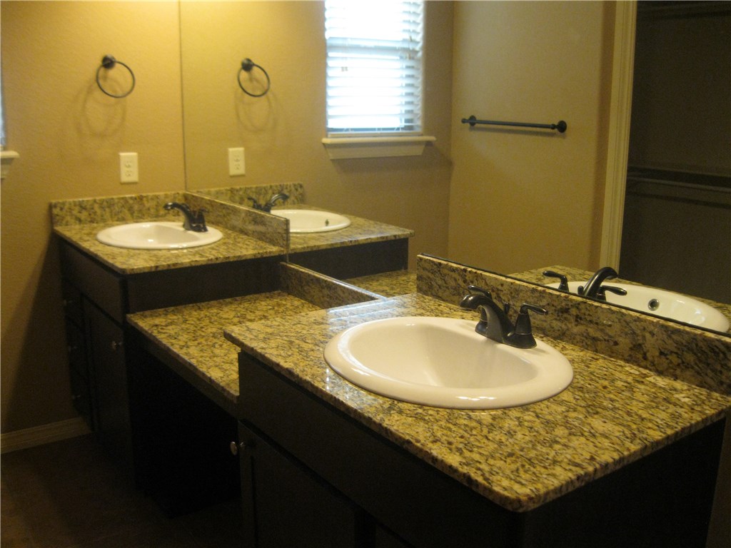 Garrett Road Sub Rogers - Residential Lease