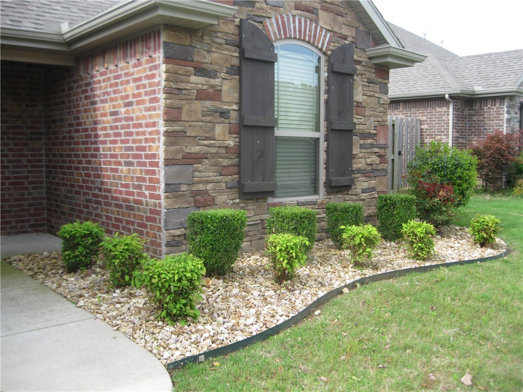 Garrett Road Sub Rogers - Residential Lease